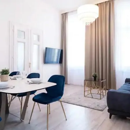 Apartament By Deriko Pelinso Apartman
